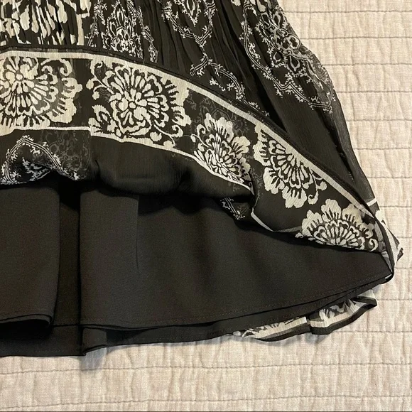 White House Black Market Black And Cream Floral Skirt XS - Picture 7 of 7